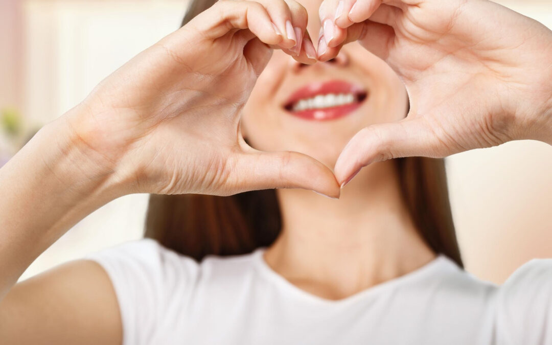 10 hábitos sencillos para mantener una sonrisa sana durante toda la vida